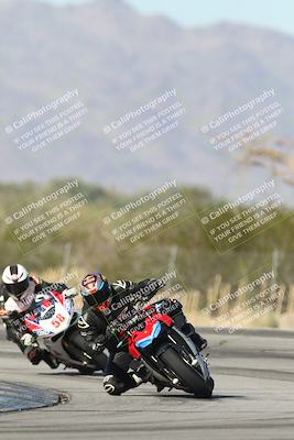 media/Dec-01-2025-Moto Forza (Mon) [[2daa91e15f]]/1-Advanced Group/Session 3 (Turn 3)/